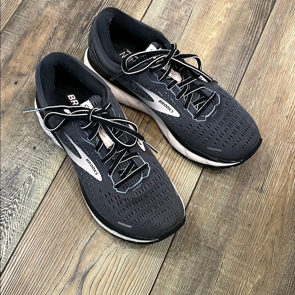 Brooks Ghost 13 Women’s Running Shoes Black and pearl pink Size 9.5